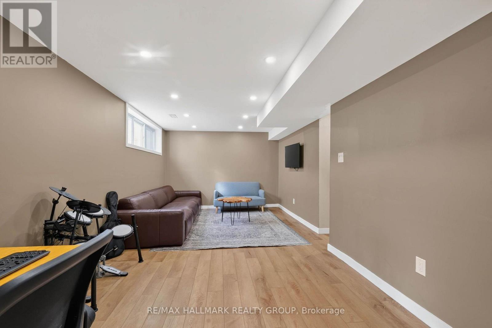 1038 Arnot Road, Ottawa, ON - Indoor