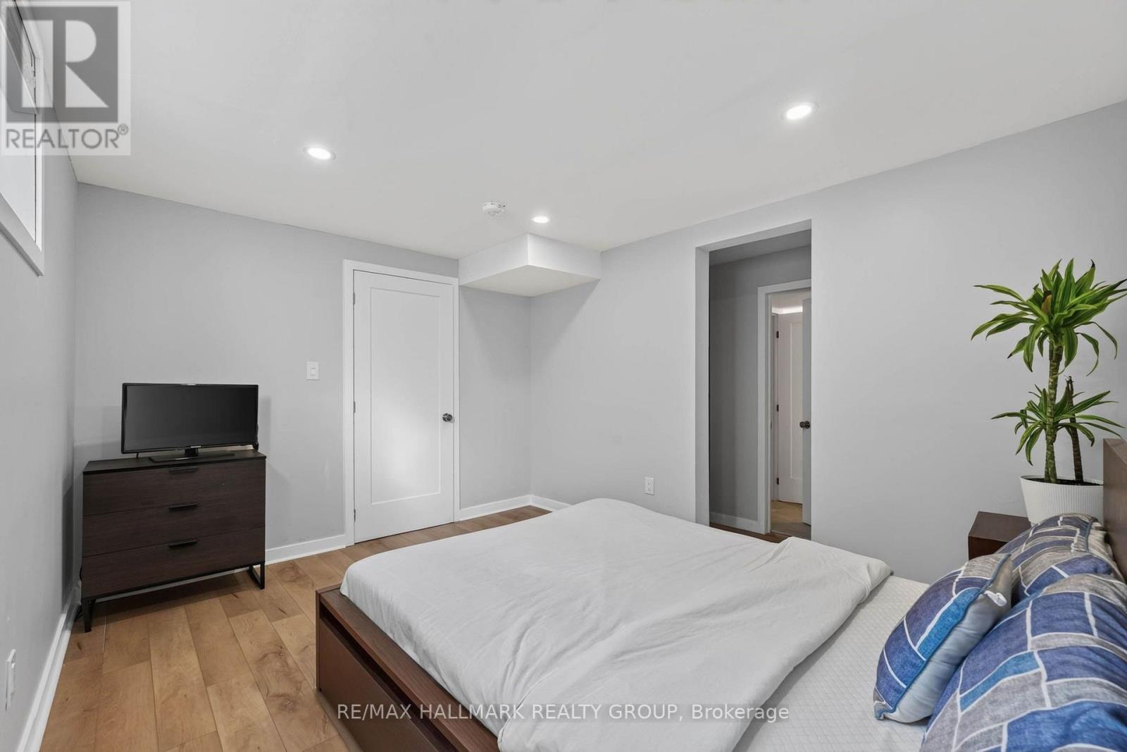 1038 Arnot Road, Ottawa, ON - Indoor Photo Showing Bedroom