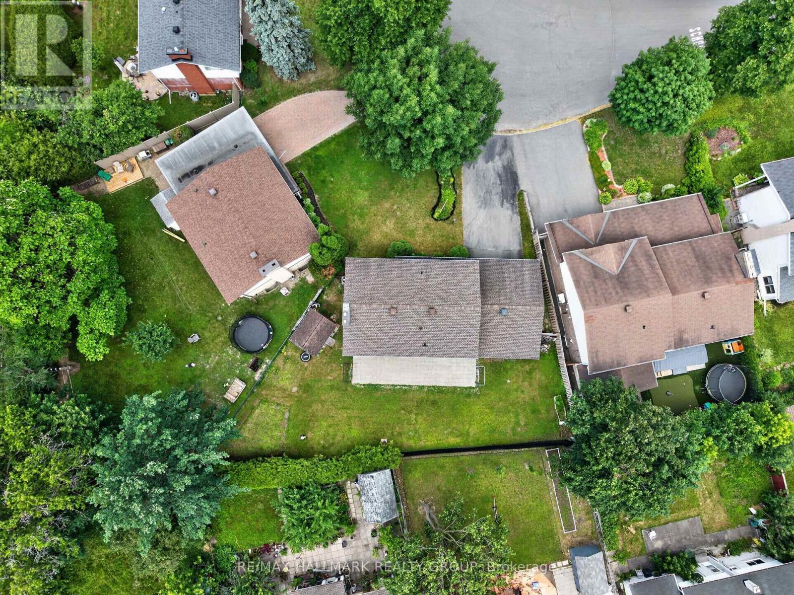 1038 Arnot Road, Ottawa, ON - Outdoor