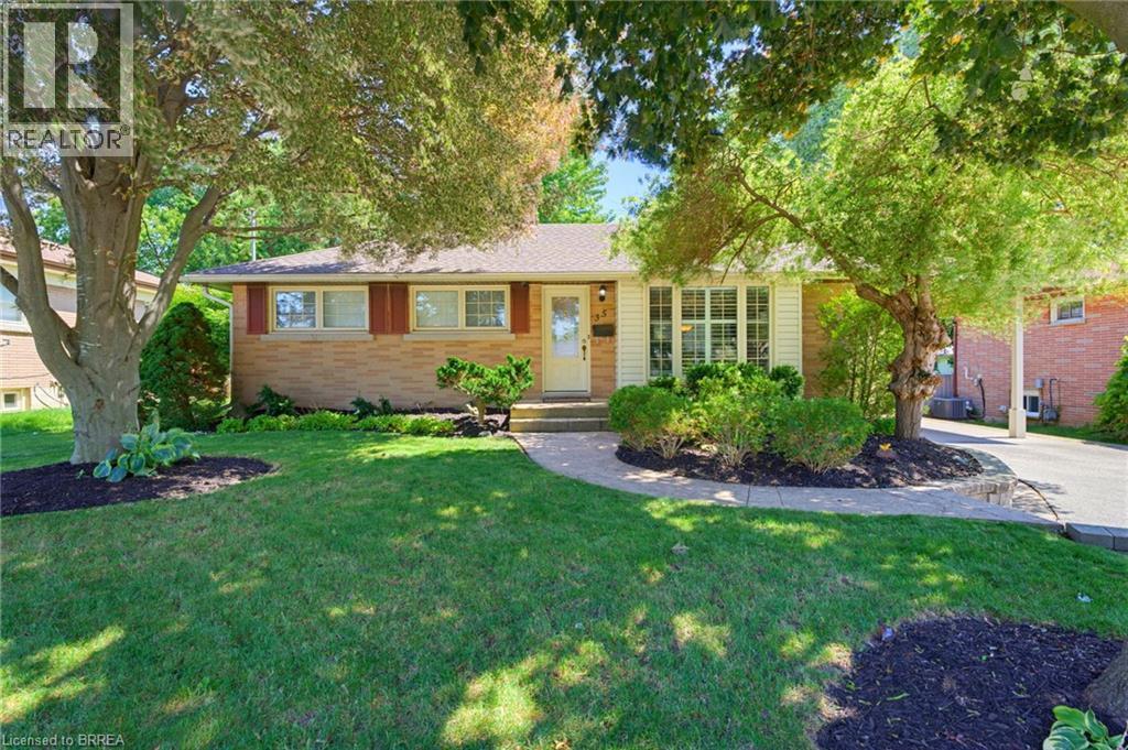 35 Varadi Avenue, Brantford, ON - Outdoor