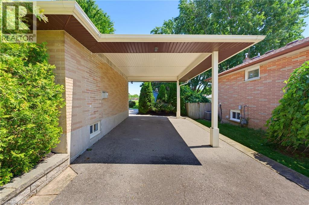 35 Varadi Avenue, Brantford, ON - Outdoor With Exterior