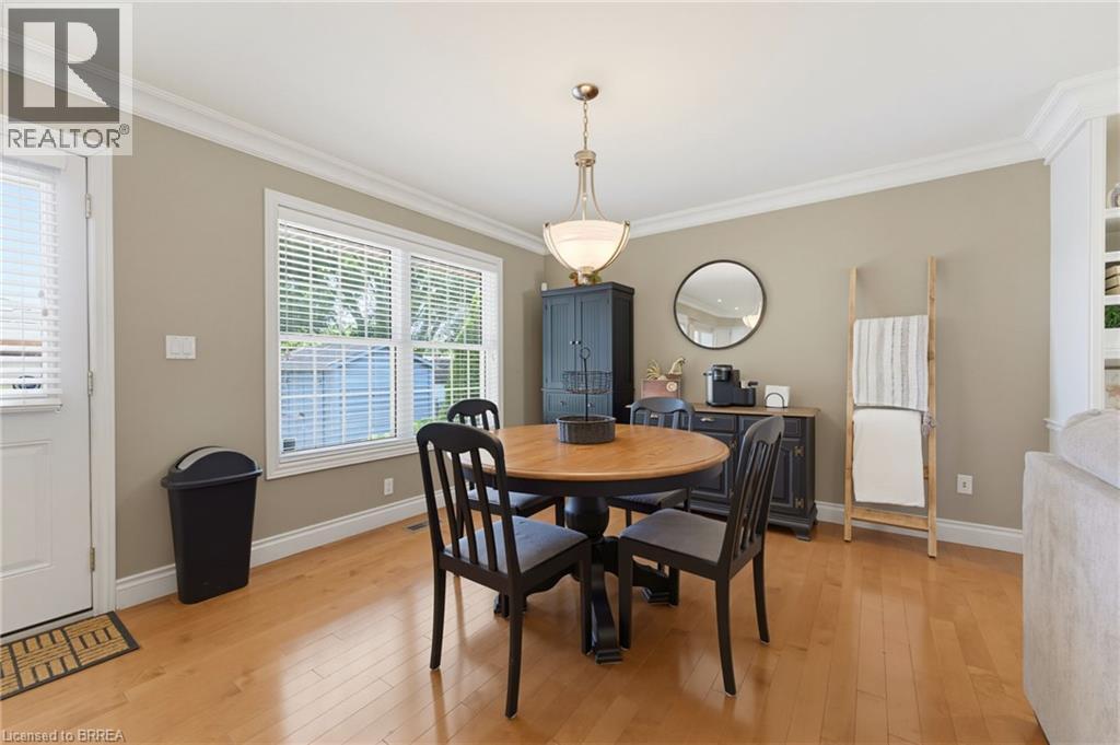 35 Varadi Avenue, Brantford, ON - Indoor Photo Showing Dining Room