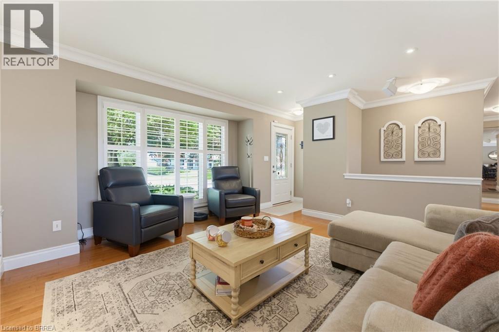 35 Varadi Avenue, Brantford, ON - Indoor Photo Showing Living Room