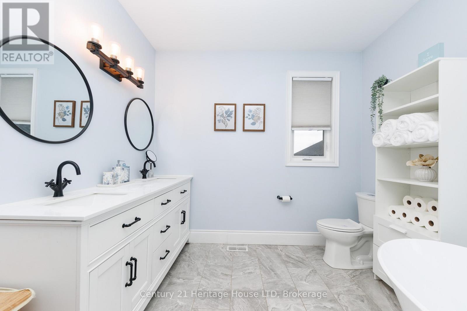 Primary 6-Piece Ensuite - 856 Lorraine Road, Port Colborne (Sherkston), ON - Indoor Photo Showing Bathroom