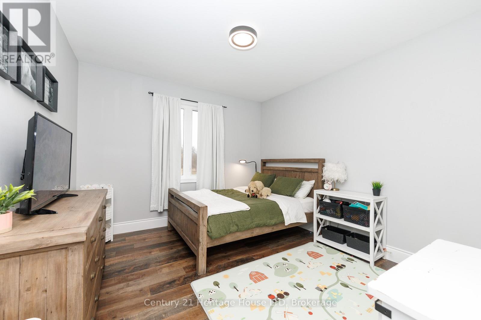 Main Floor Bedroom - 856 Lorraine Road, Port Colborne (Sherkston), ON - Indoor Photo Showing Bedroom