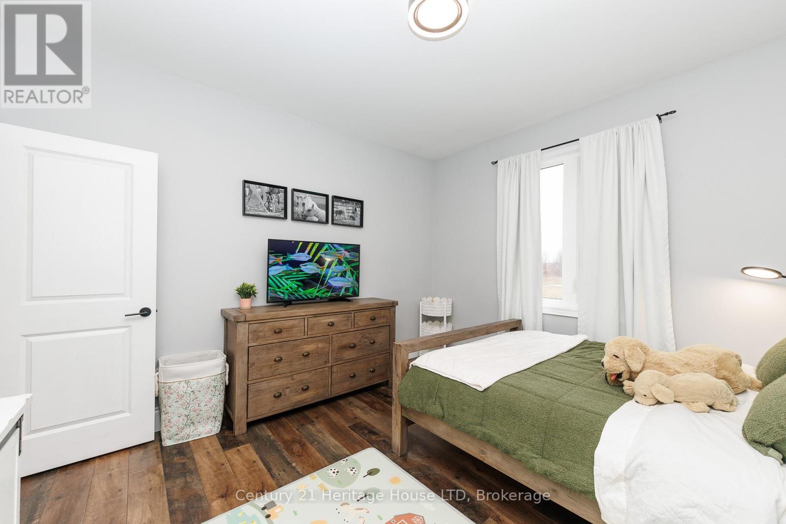 Main Floor Bedroom - 856 Lorraine Road, Port Colborne (Sherkston), ON - Indoor Photo Showing Bedroom