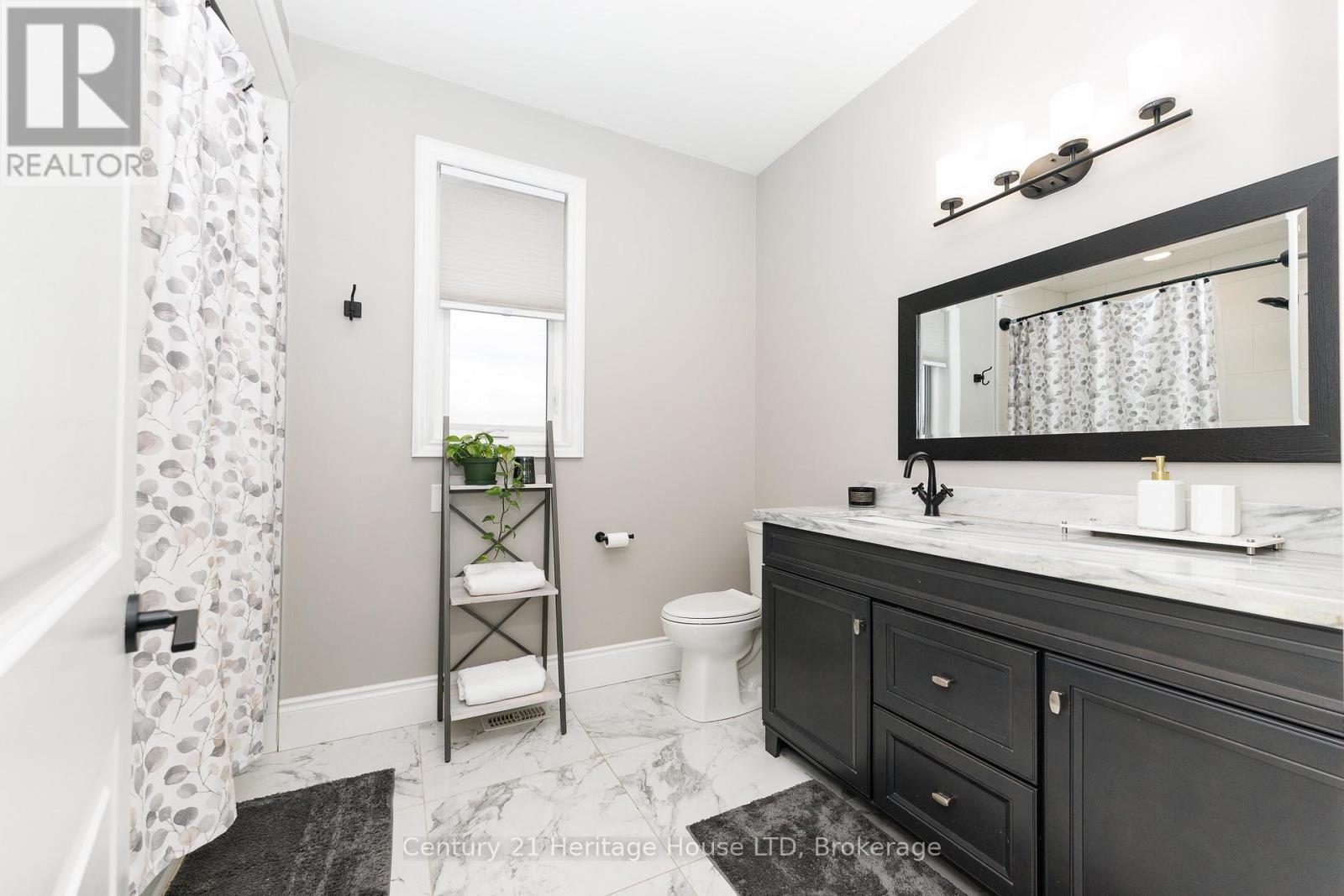 Main Floor 4 Piece Bathroom - 856 Lorraine Road, Port Colborne (Sherkston), ON - Indoor Photo Showing Bathroom
