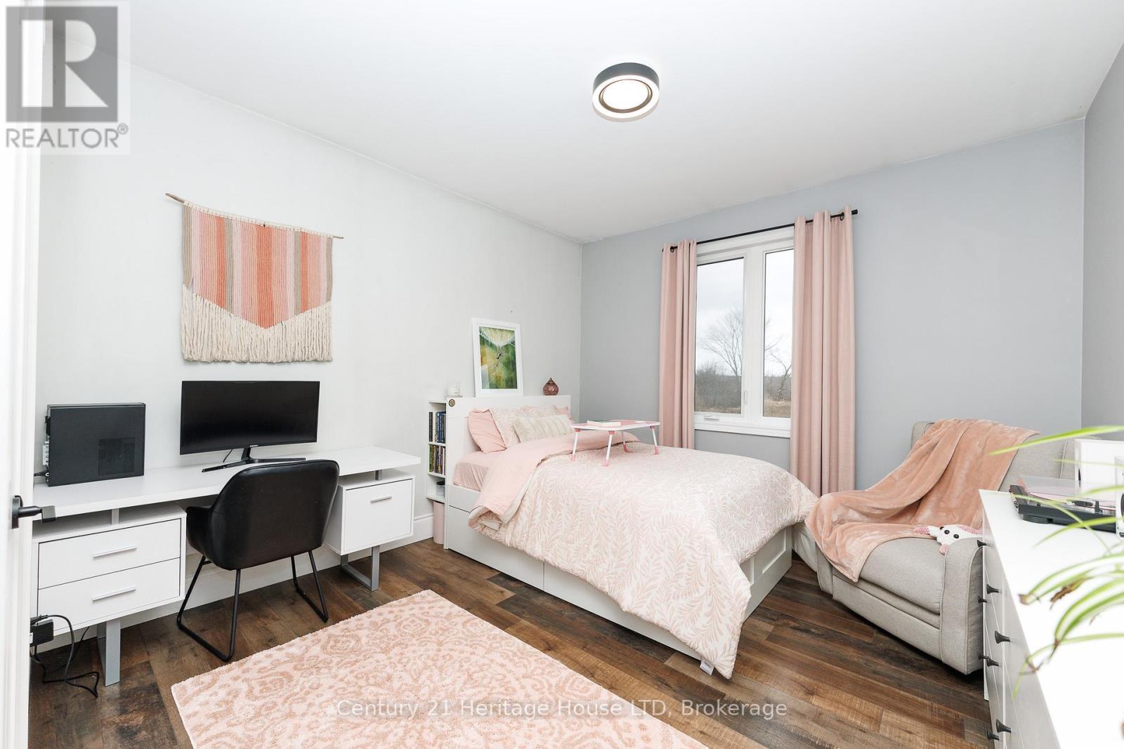 Main Floor Bedroom with Walk-in Closet - 856 Lorraine Road, Port Colborne (Sherkston), ON - Indoor Photo Showing Bedroom