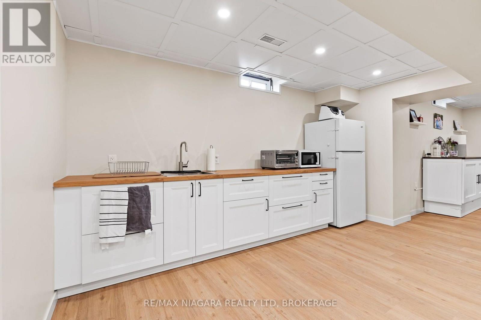 17 Jackson Court W, Welland (N. Welland), ON - Indoor