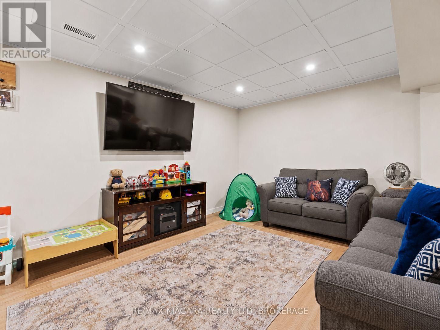 17 Jackson Court W, Welland (N. Welland), ON - Indoor Photo Showing Other Room
