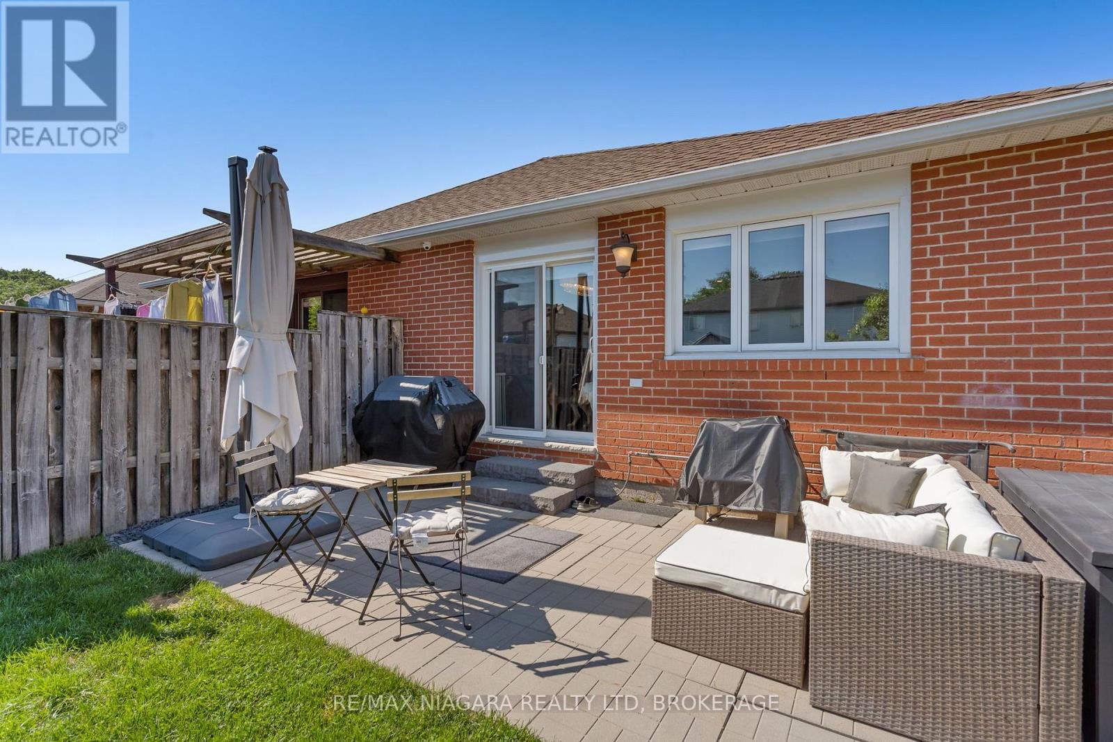 17 Jackson Court W, Welland (N. Welland), ON - Outdoor With Deck Patio Veranda With Exterior
