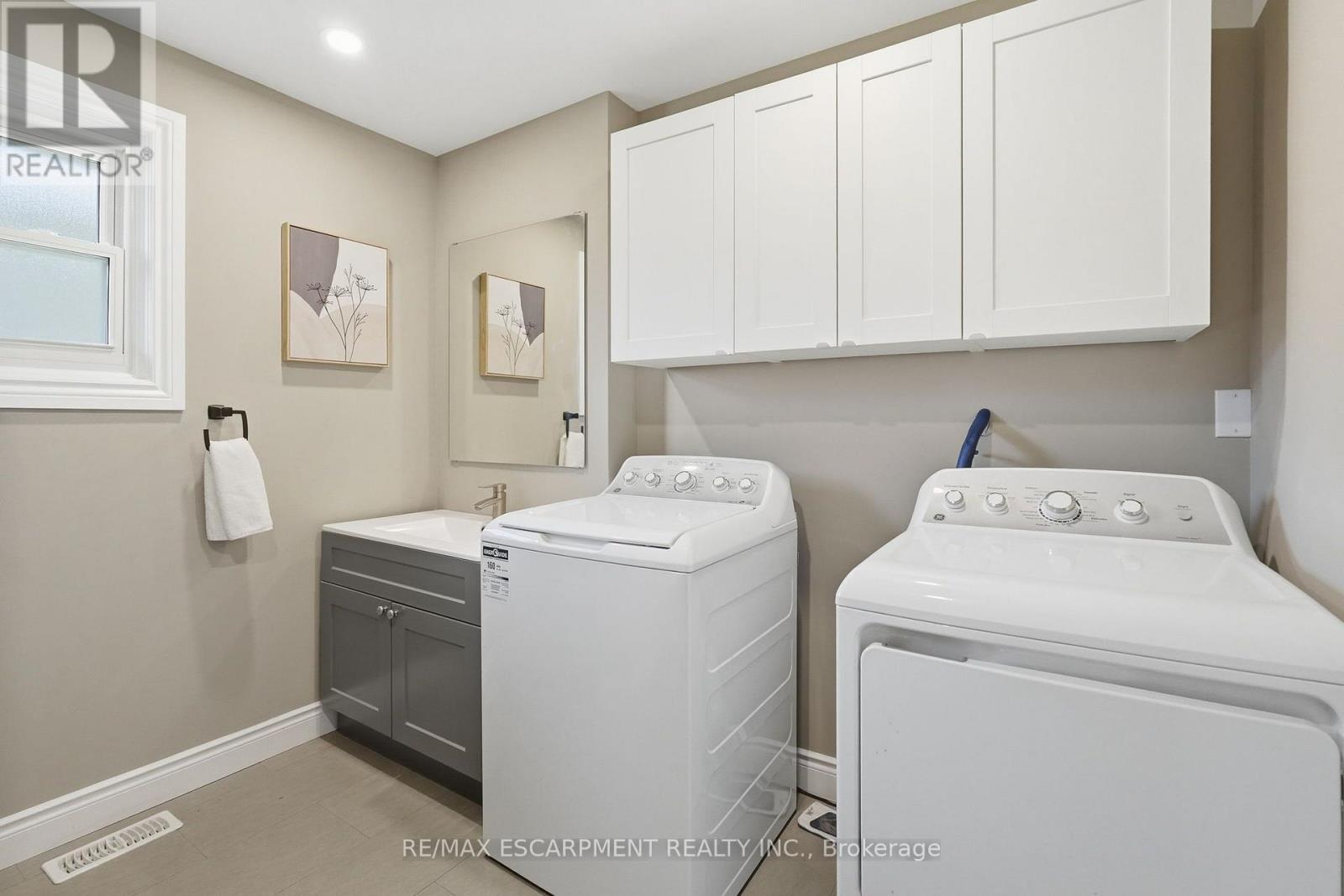 133 New Lakeshore Road, Norfolk, ON - Indoor Photo Showing Laundry Room