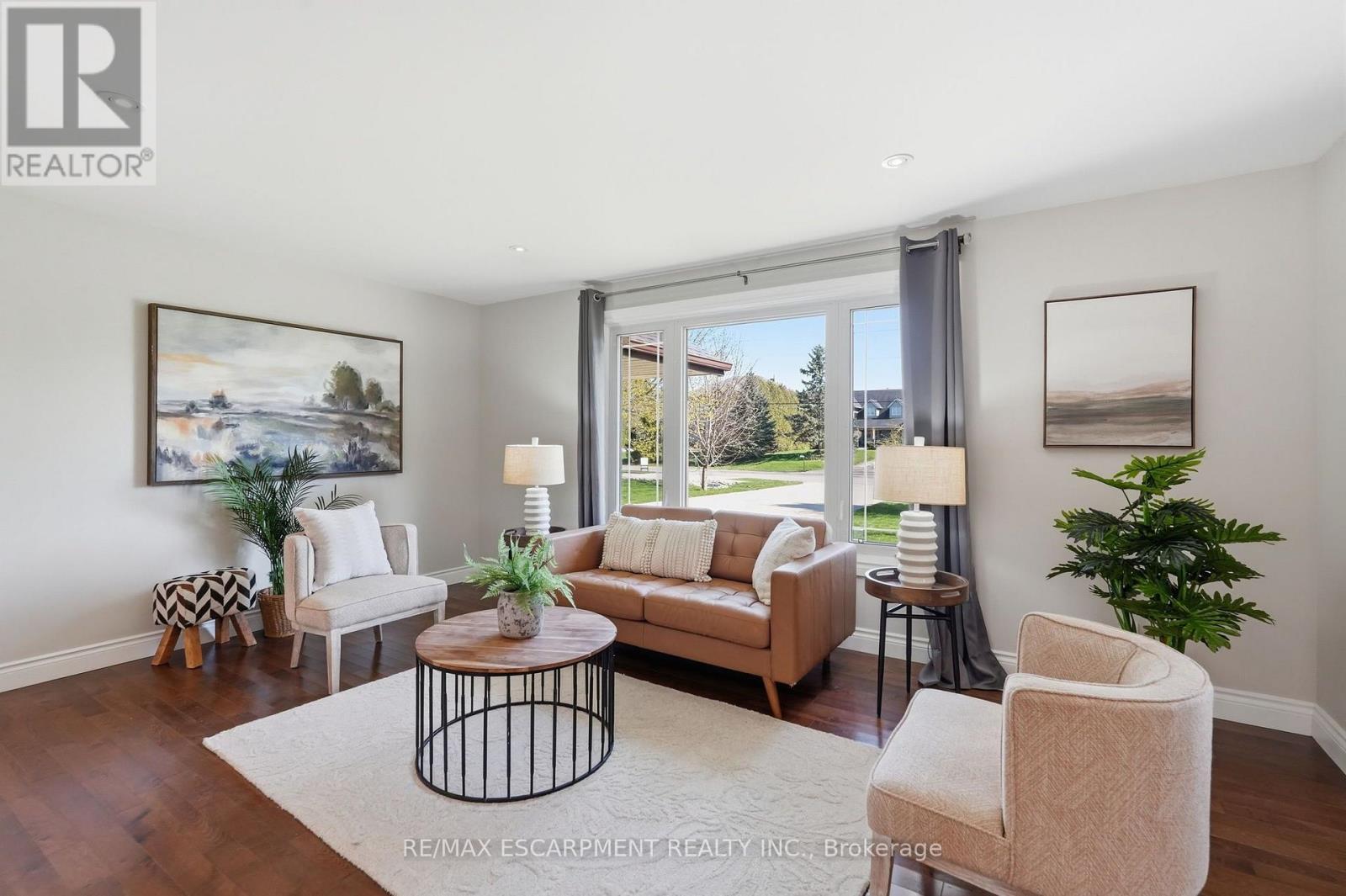 133 New Lakeshore Road, Norfolk, ON - Indoor Photo Showing Living Room
