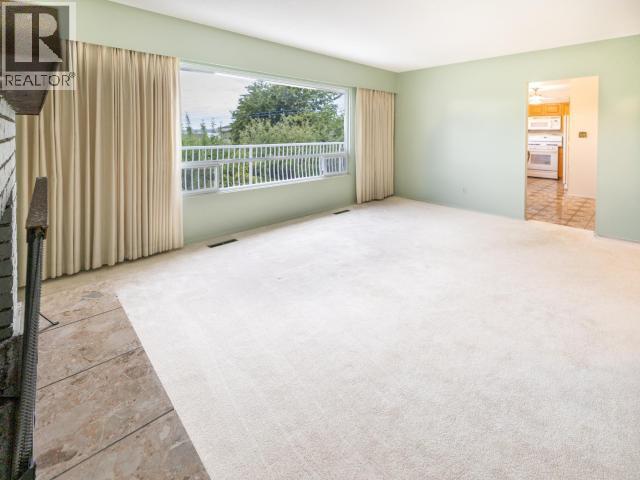 3571 Mackenzie Ave, Powell River, BC - Indoor