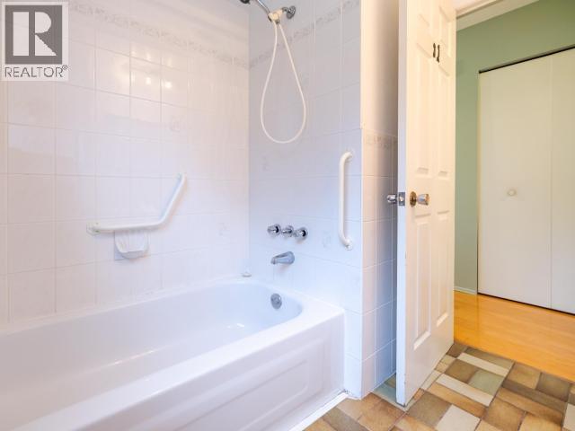 3571 Mackenzie Ave, Powell River, BC - Indoor Photo Showing Bathroom