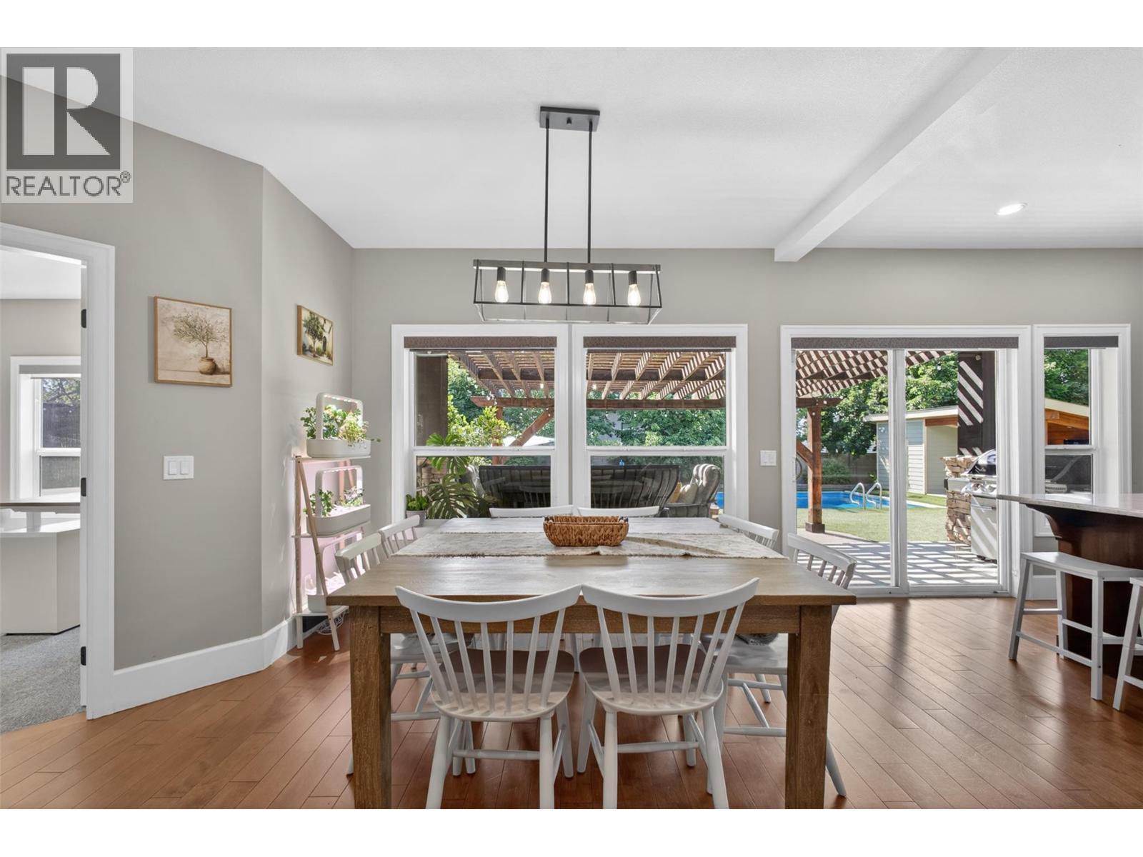4588 Raymer Road, Kelowna, BC - Indoor Photo Showing Dining Room