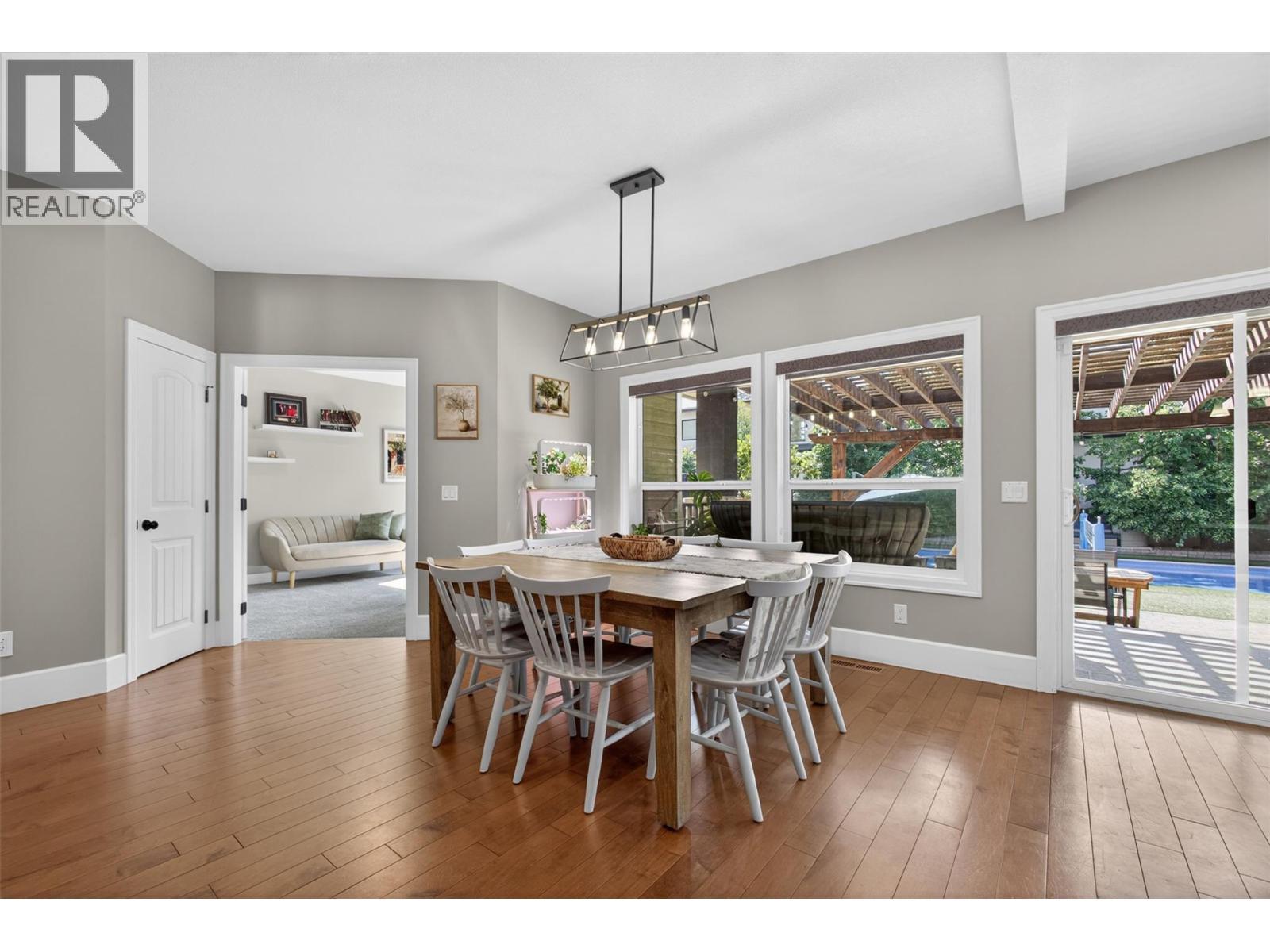 4588 Raymer Road, Kelowna, BC - Indoor Photo Showing Dining Room