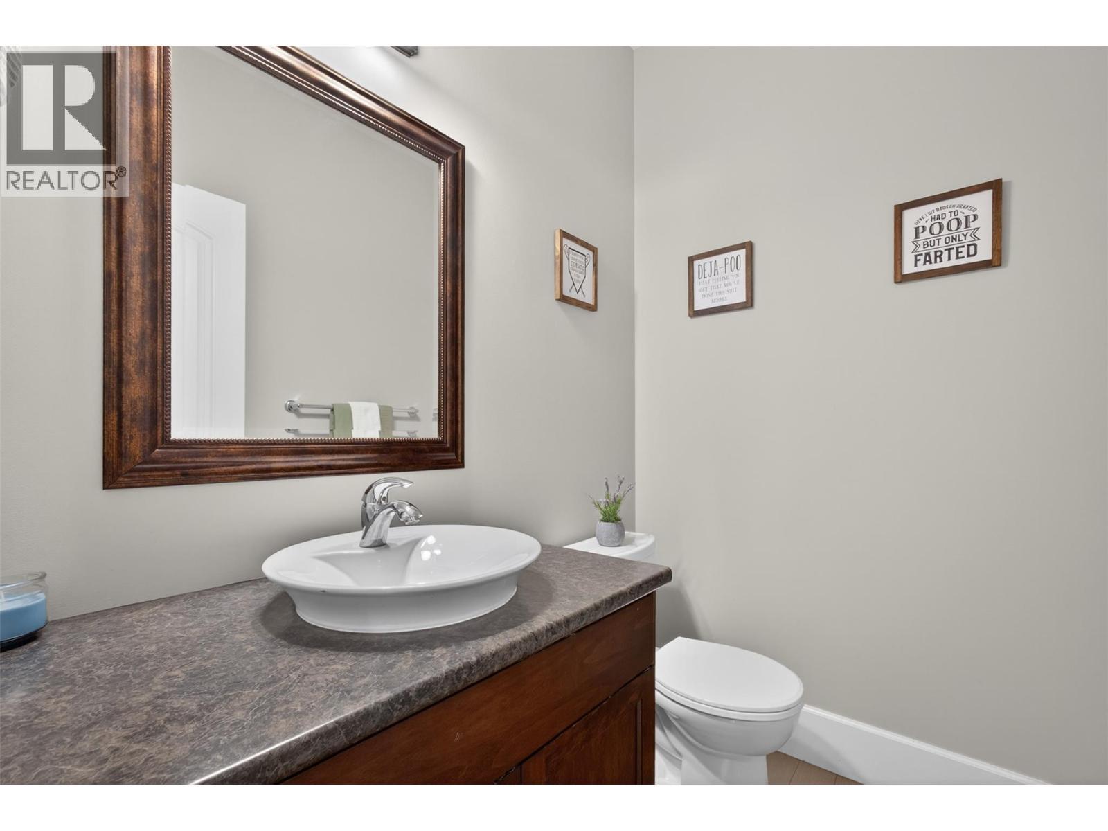 powder - 4588 Raymer Road, Kelowna, BC - Indoor Photo Showing Bathroom