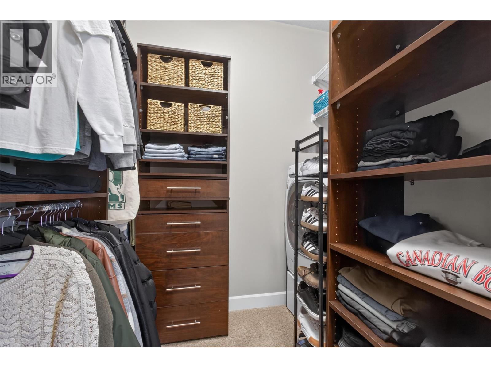 4588 Raymer Road, Kelowna, BC - Indoor