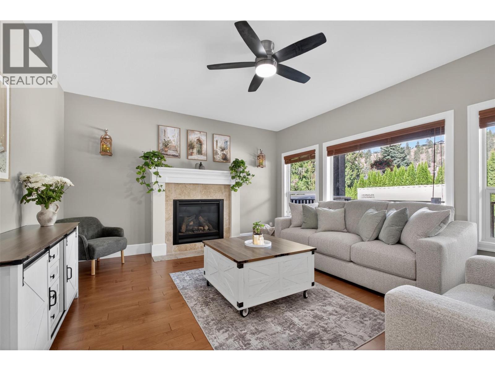 4588 Raymer Road, Kelowna, BC - Indoor Photo Showing Living Room With Fireplace
