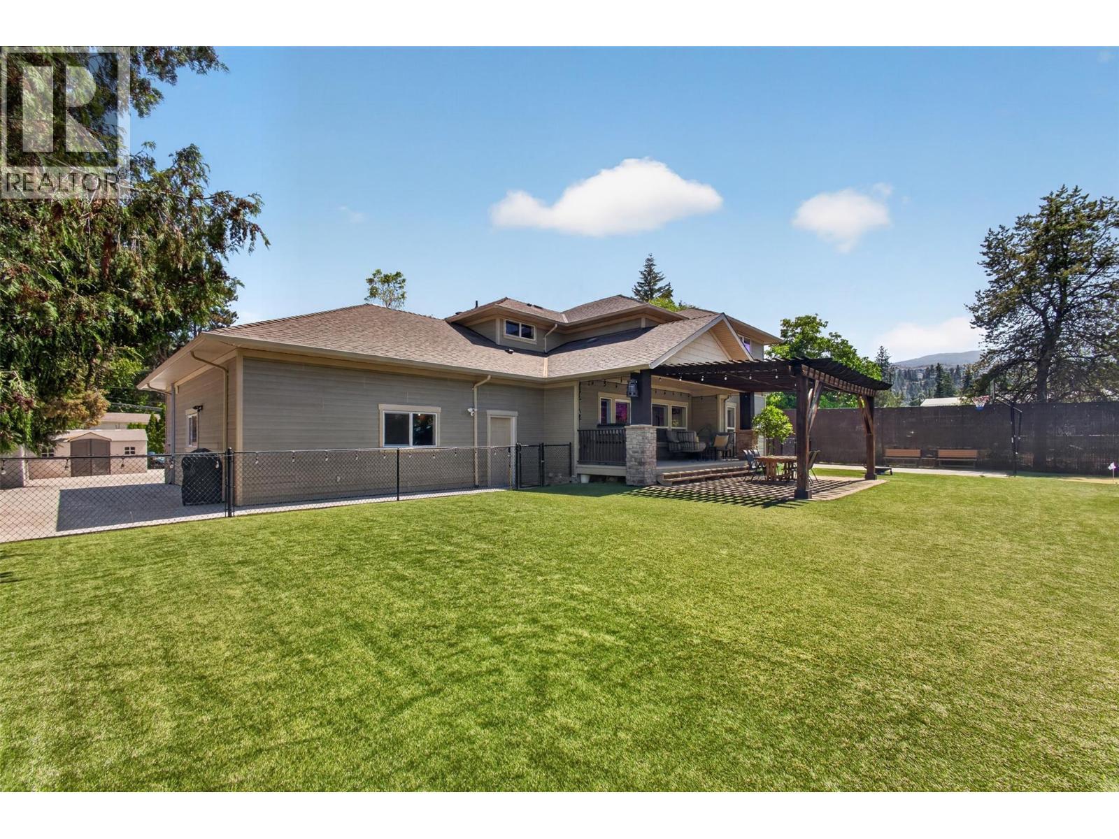 4588 Raymer Road, Kelowna, BC - Outdoor