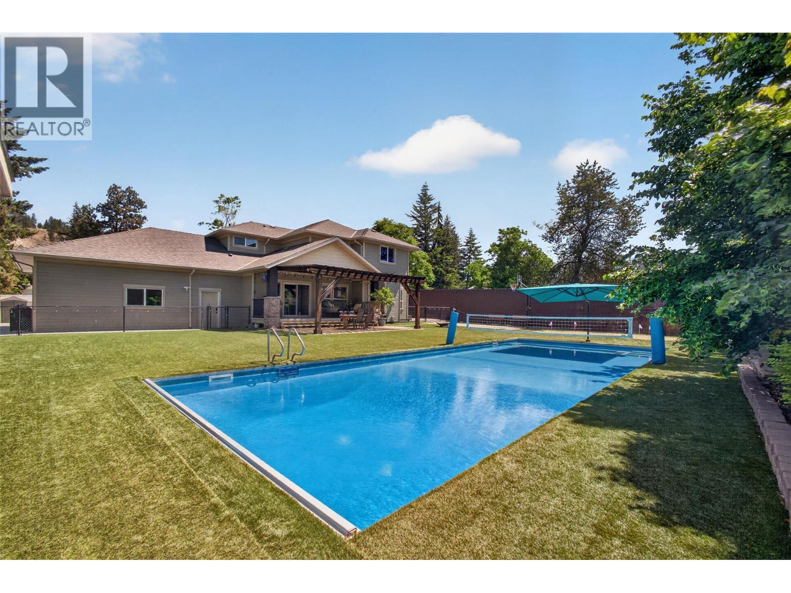 4588 Raymer Road, Kelowna, BC - Outdoor With In Ground Pool With Backyard