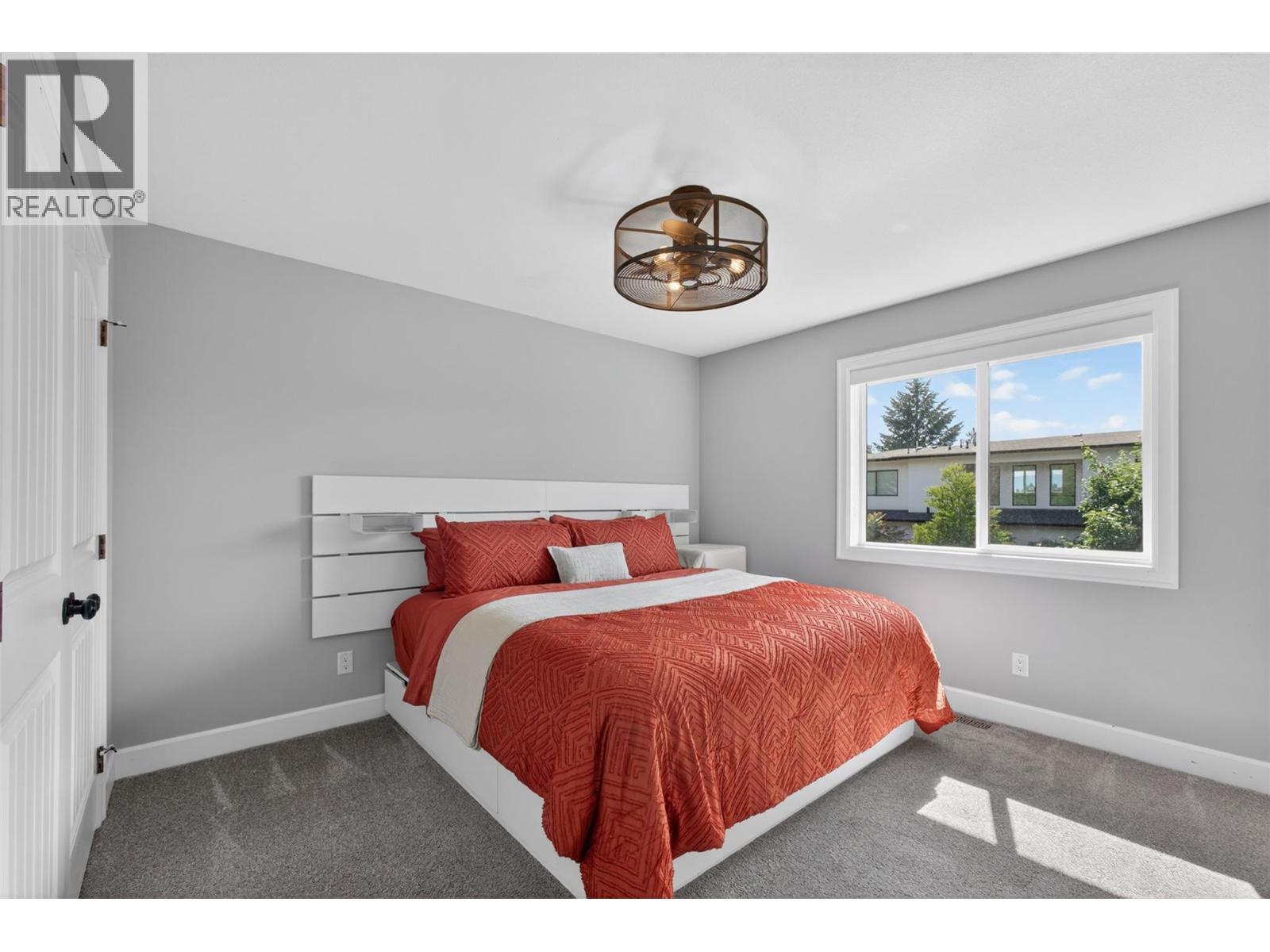 4588 Raymer Road, Kelowna, BC - Indoor Photo Showing Bedroom