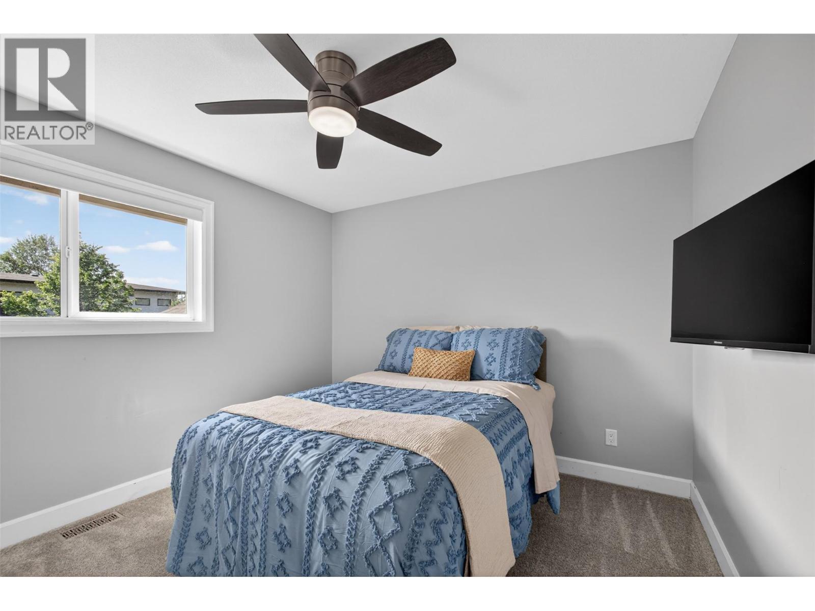 4588 Raymer Road, Kelowna, BC - Indoor Photo Showing Bedroom