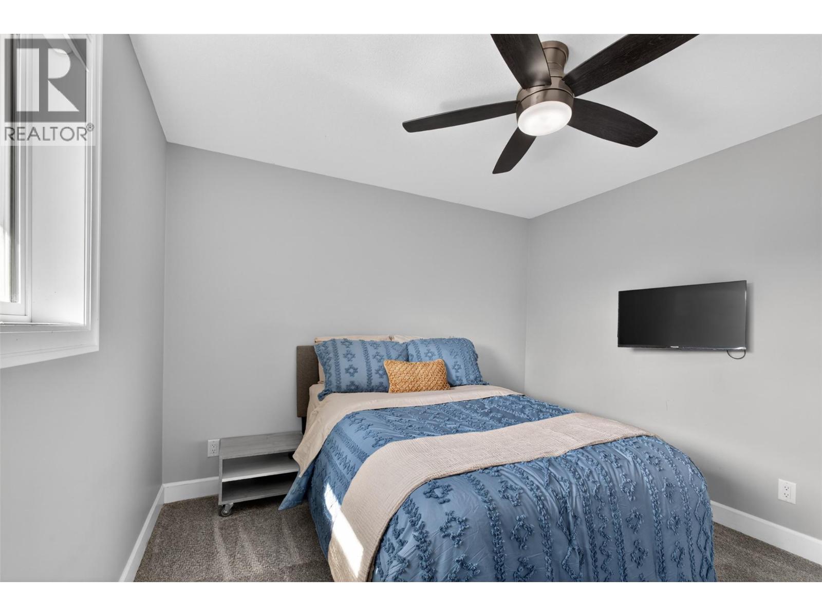 4588 Raymer Road, Kelowna, BC - Indoor Photo Showing Bedroom