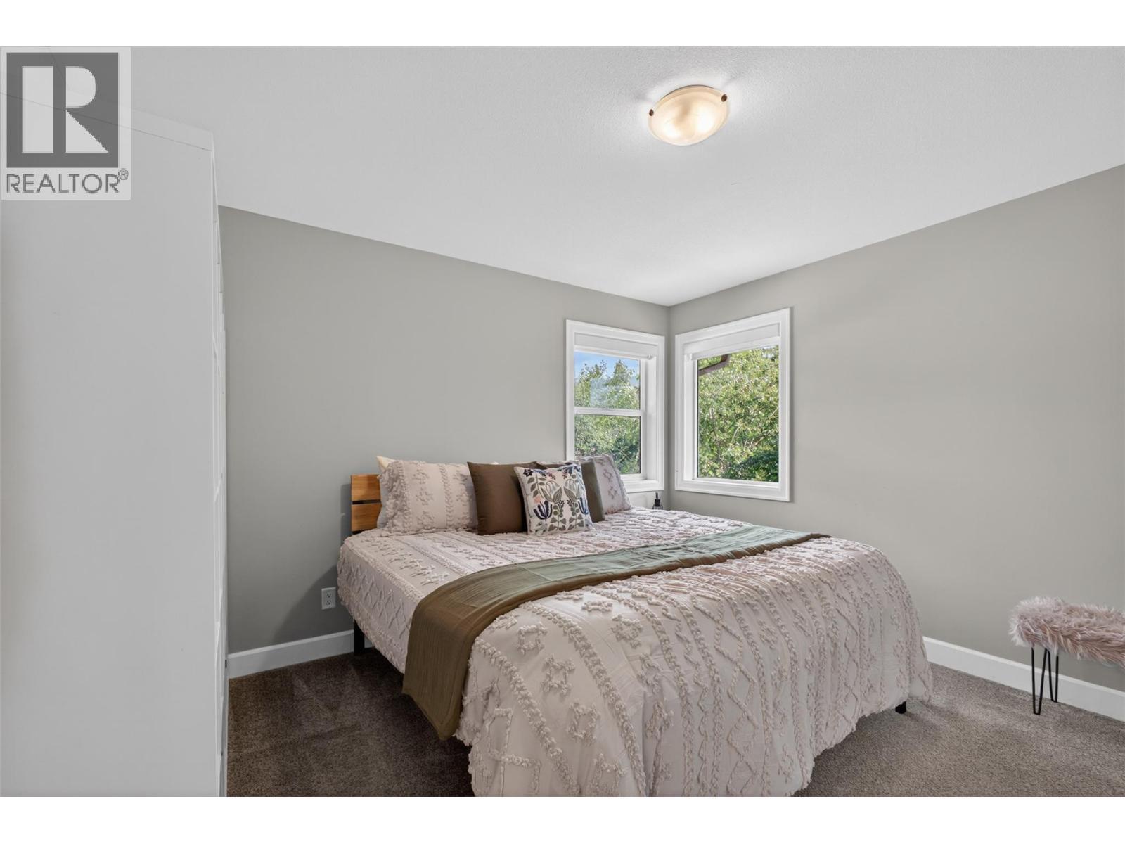 4588 Raymer Road, Kelowna, BC - Indoor Photo Showing Bedroom