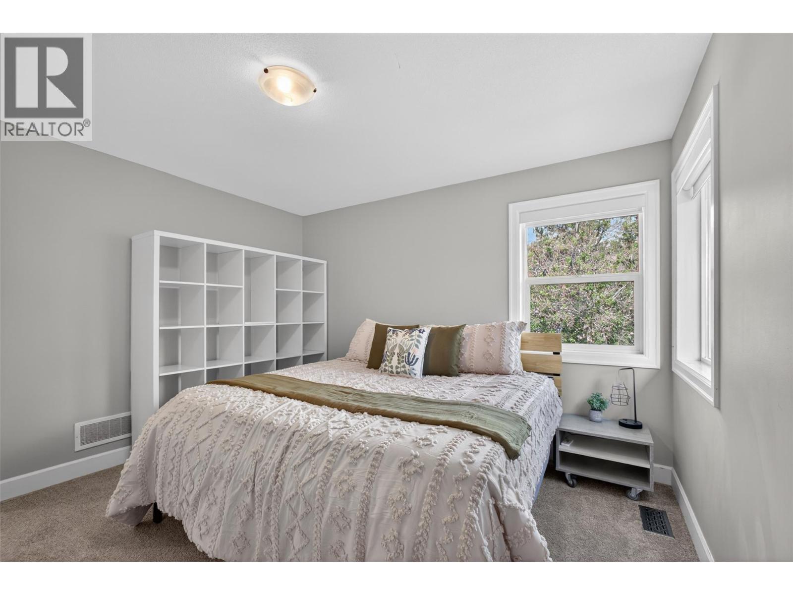 4588 Raymer Road, Kelowna, BC - Indoor Photo Showing Bedroom