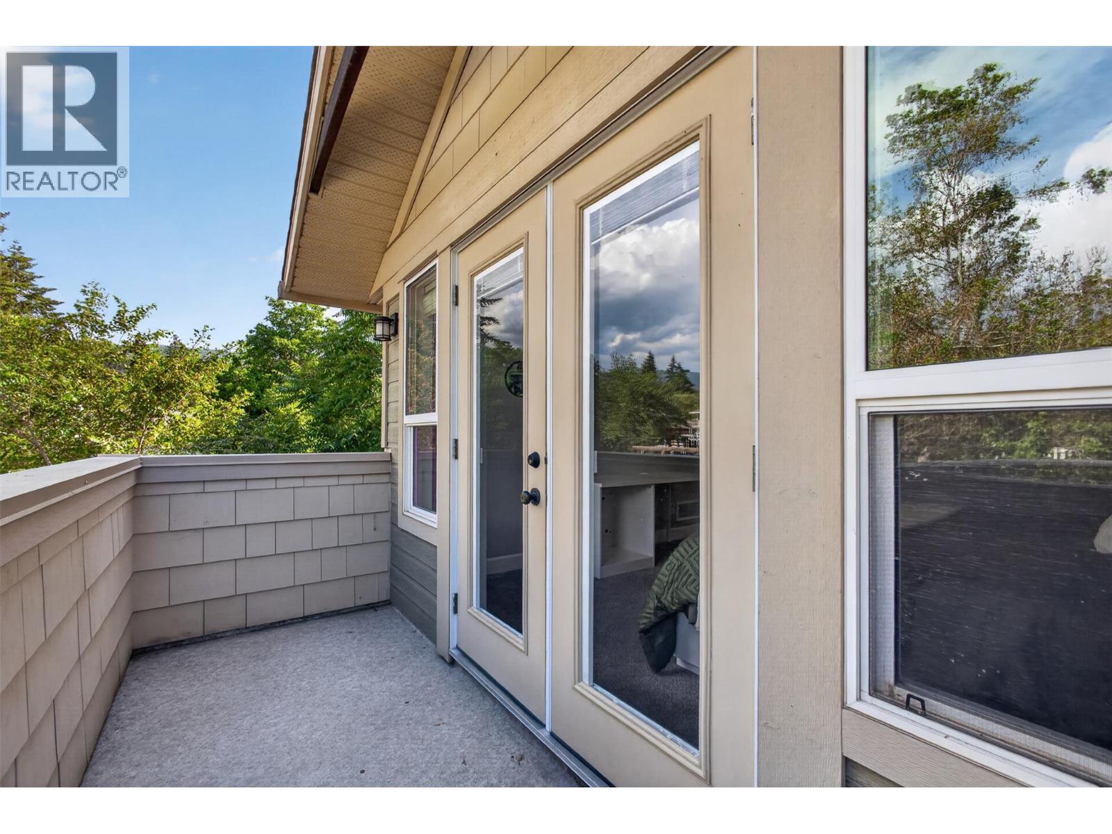 4588 Raymer Road, Kelowna, BC - Outdoor With Exterior