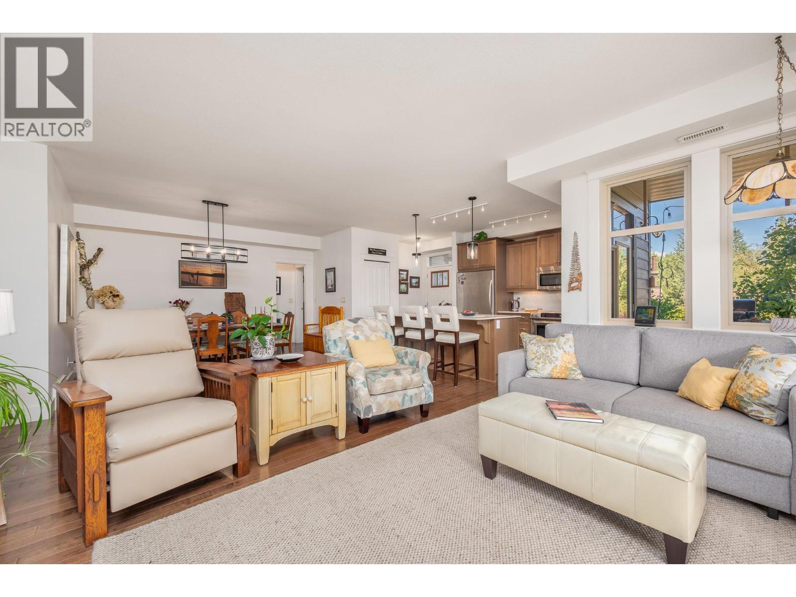 333 Longspoon Drive Unit# 19, Vernon, BC - Indoor Photo Showing Living Room