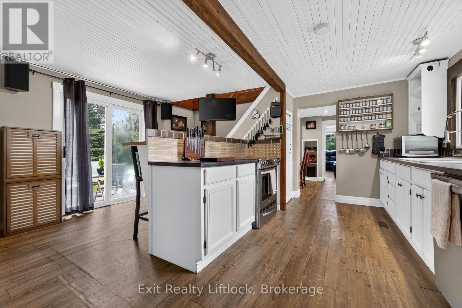 133 Farmers Road, Kawartha Lakes (Manvers), ON - Indoor Photo Showing Kitchen