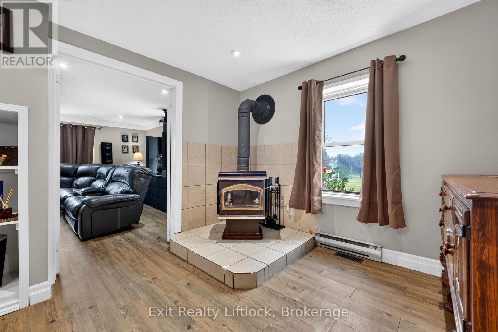133 Farmers Road, Kawartha Lakes (Manvers), ON - Indoor Photo Showing Living Room With Fireplace