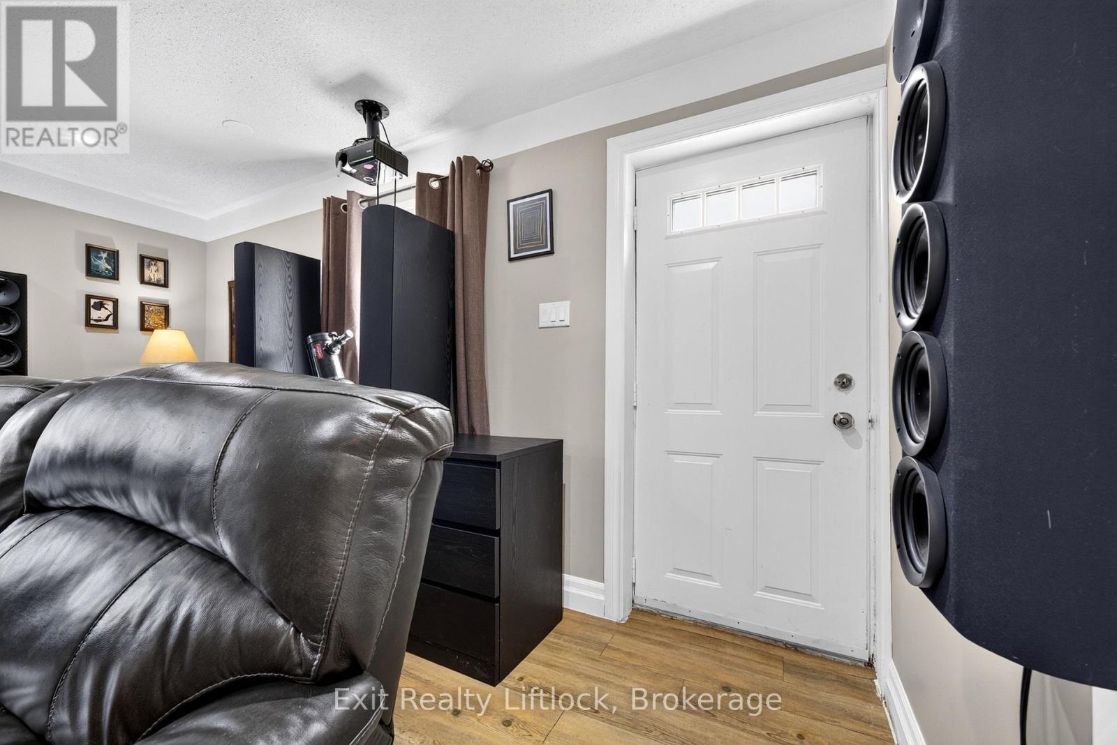 133 Farmers Road, Kawartha Lakes (Manvers), ON - Indoor Photo Showing Laundry Room