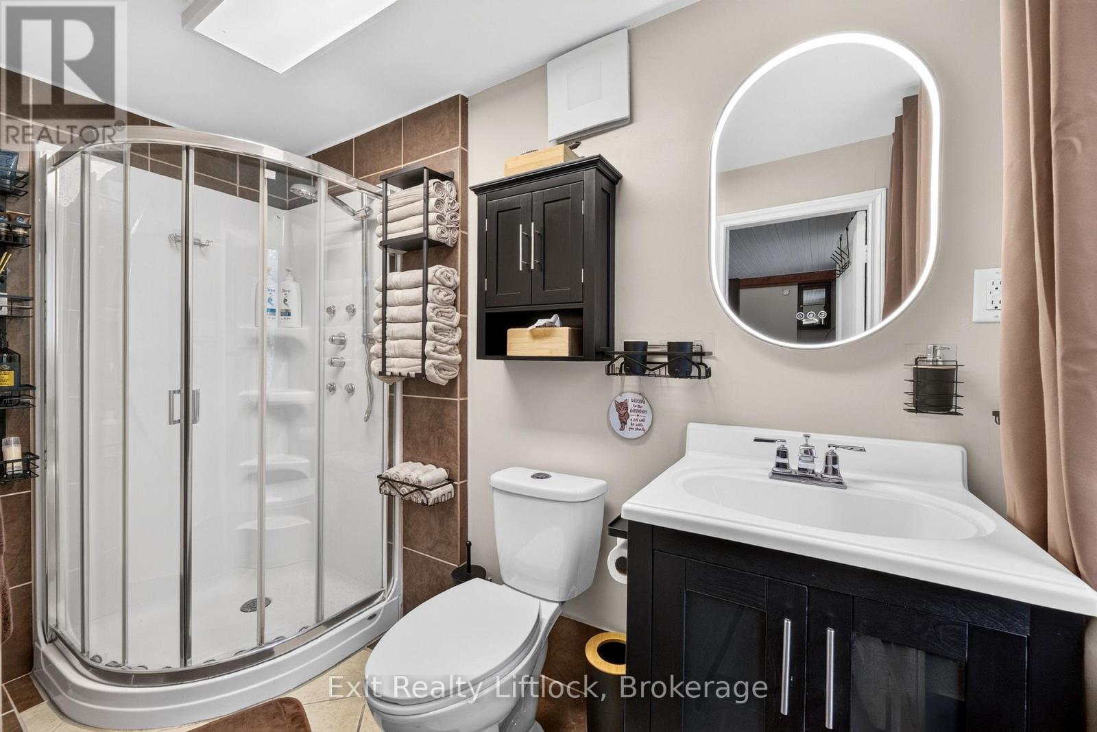 133 Farmers Road, Kawartha Lakes (Manvers), ON - Indoor Photo Showing Bathroom