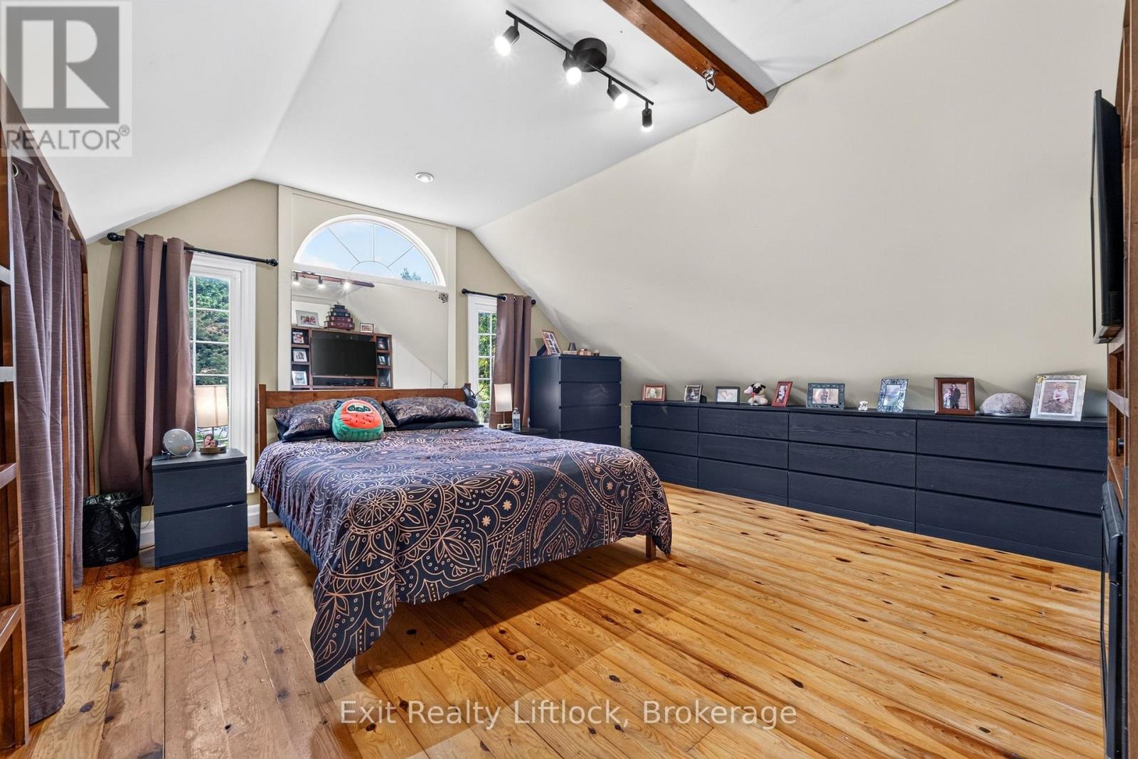 133 Farmers Road, Kawartha Lakes (Manvers), ON - Indoor Photo Showing Bedroom