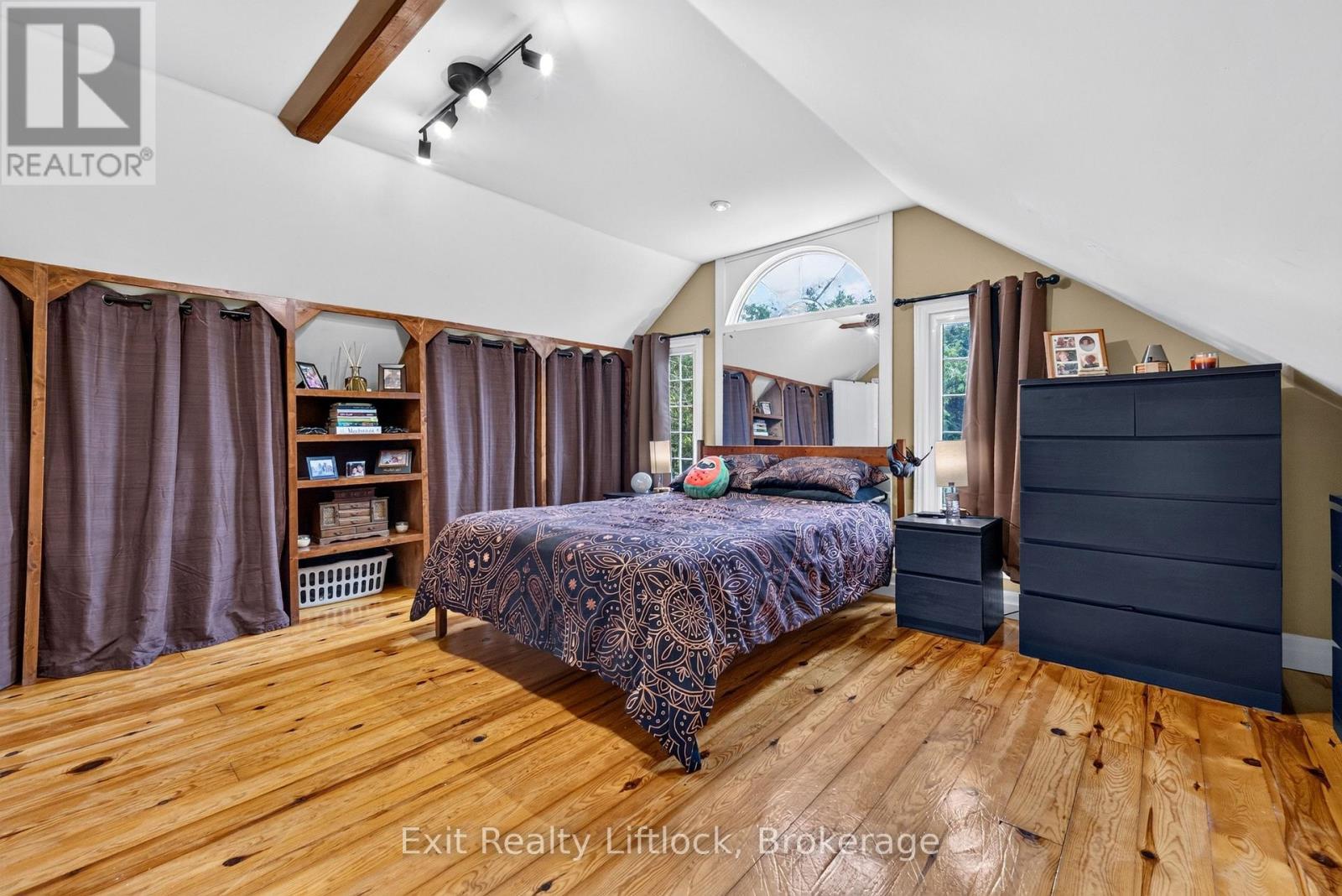 133 Farmers Road, Kawartha Lakes (Manvers), ON - Indoor Photo Showing Bedroom