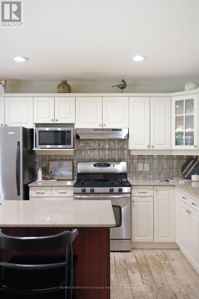 155 Whitehead Street, Alderville First Nation, ON - Indoor Photo Showing Kitchen With Double Sink