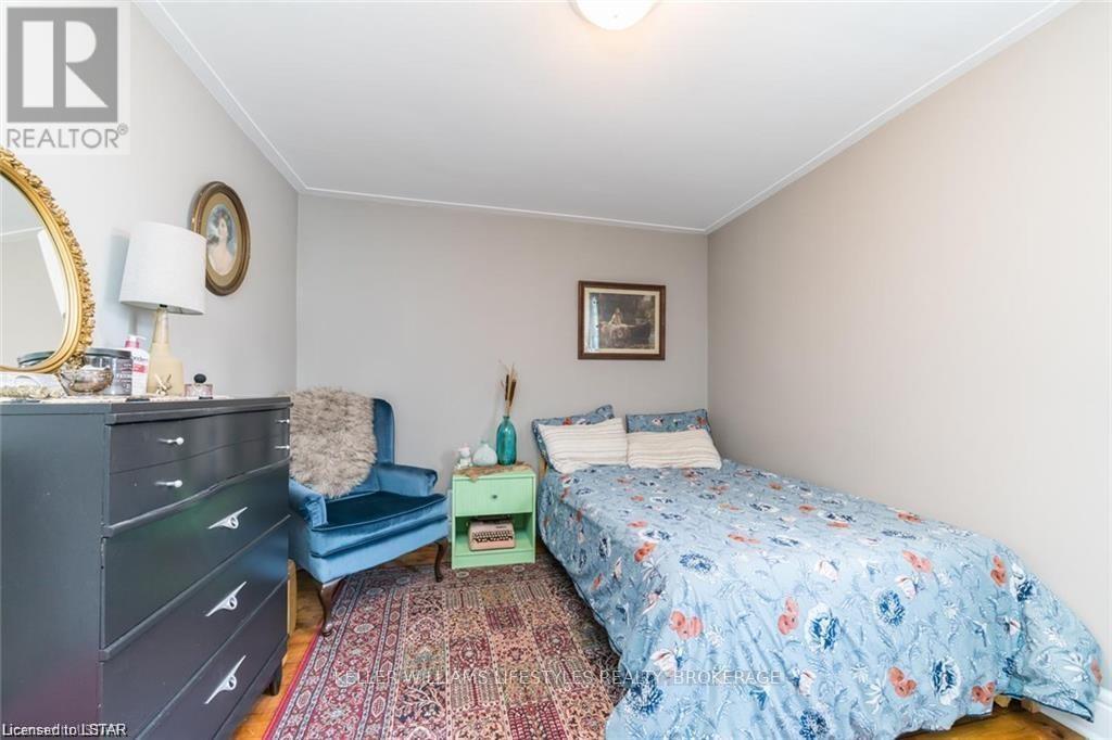 492 Emery Street E, London South (South F), ON - Indoor Photo Showing Bedroom