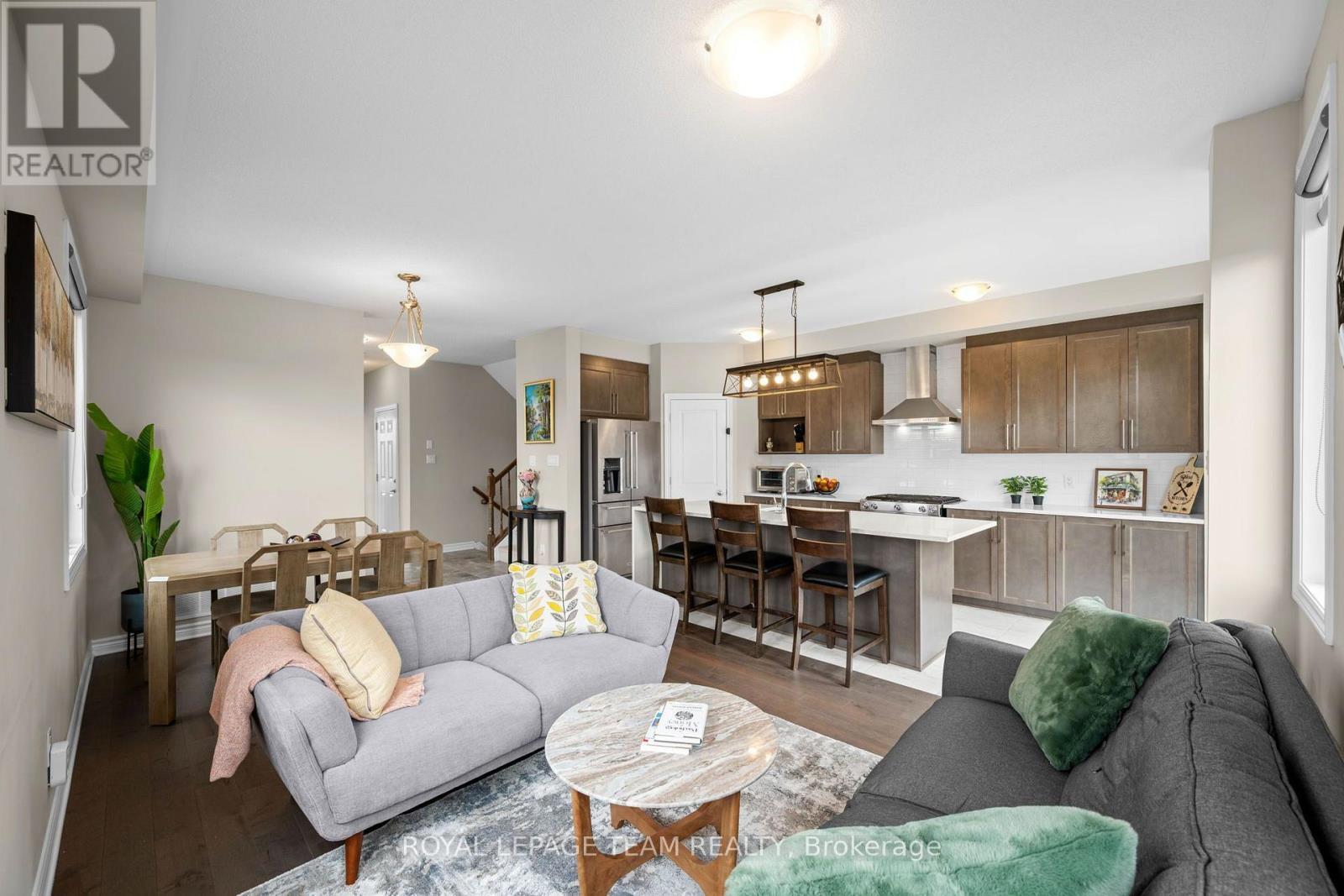 661 Jerome Jodoin Drive, Ottawa, ON - Indoor Photo Showing Living Room