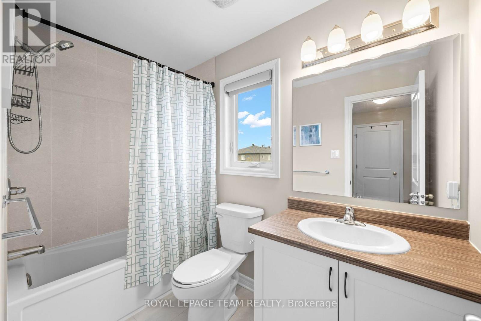 661 Jerome Jodoin Drive, Ottawa, ON - Indoor Photo Showing Bathroom