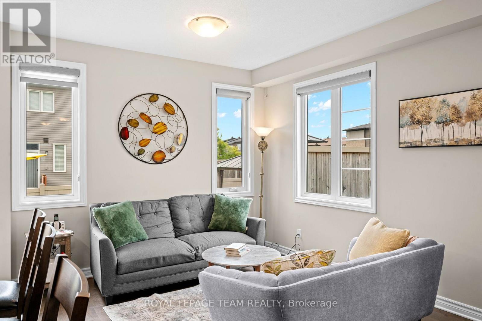 661 Jerome Jodoin Drive, Ottawa, ON - Indoor Photo Showing Living Room