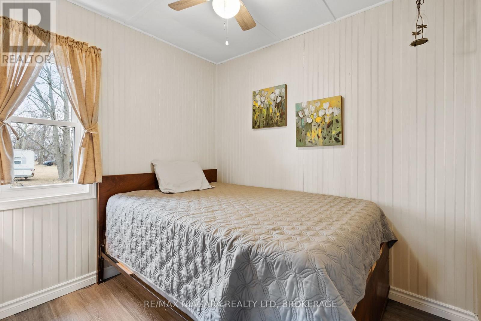 32 Erie Heights Line, Haldimand (Dunnville), ON - Indoor Photo Showing Bedroom