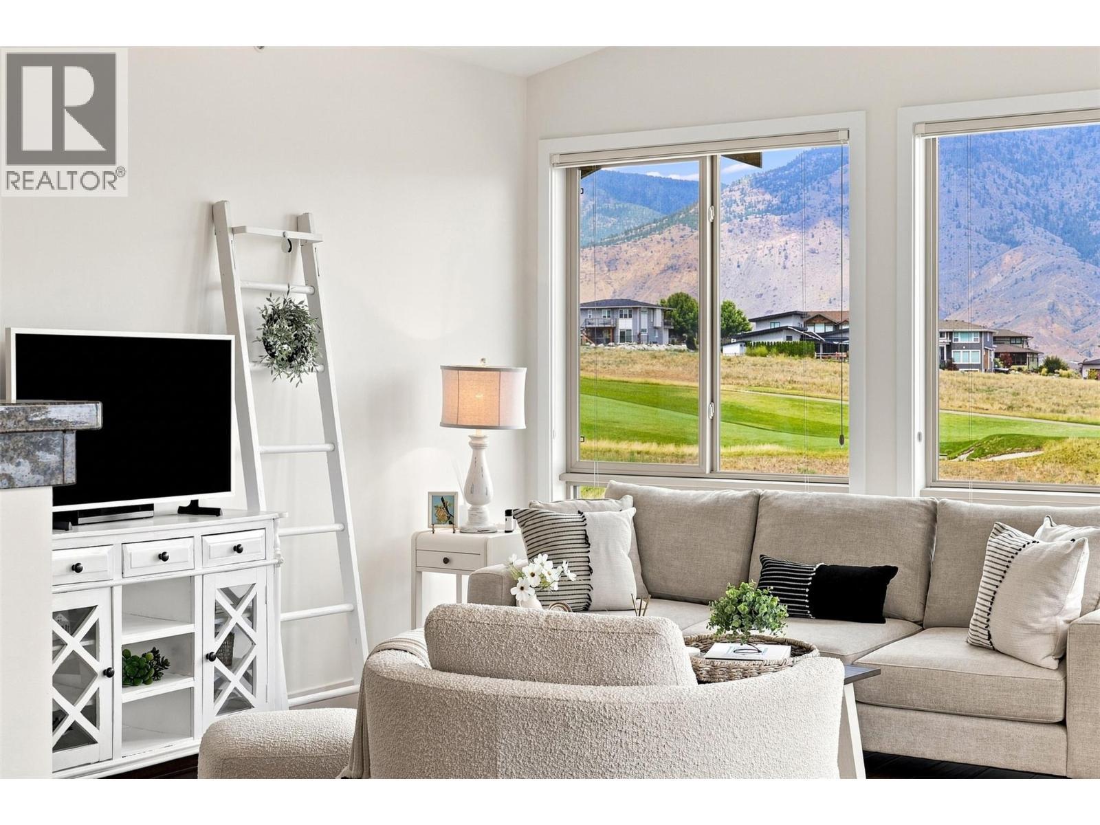 130 Colebrook Road Unit# 88, Kamloops, BC - Indoor Photo Showing Living Room
