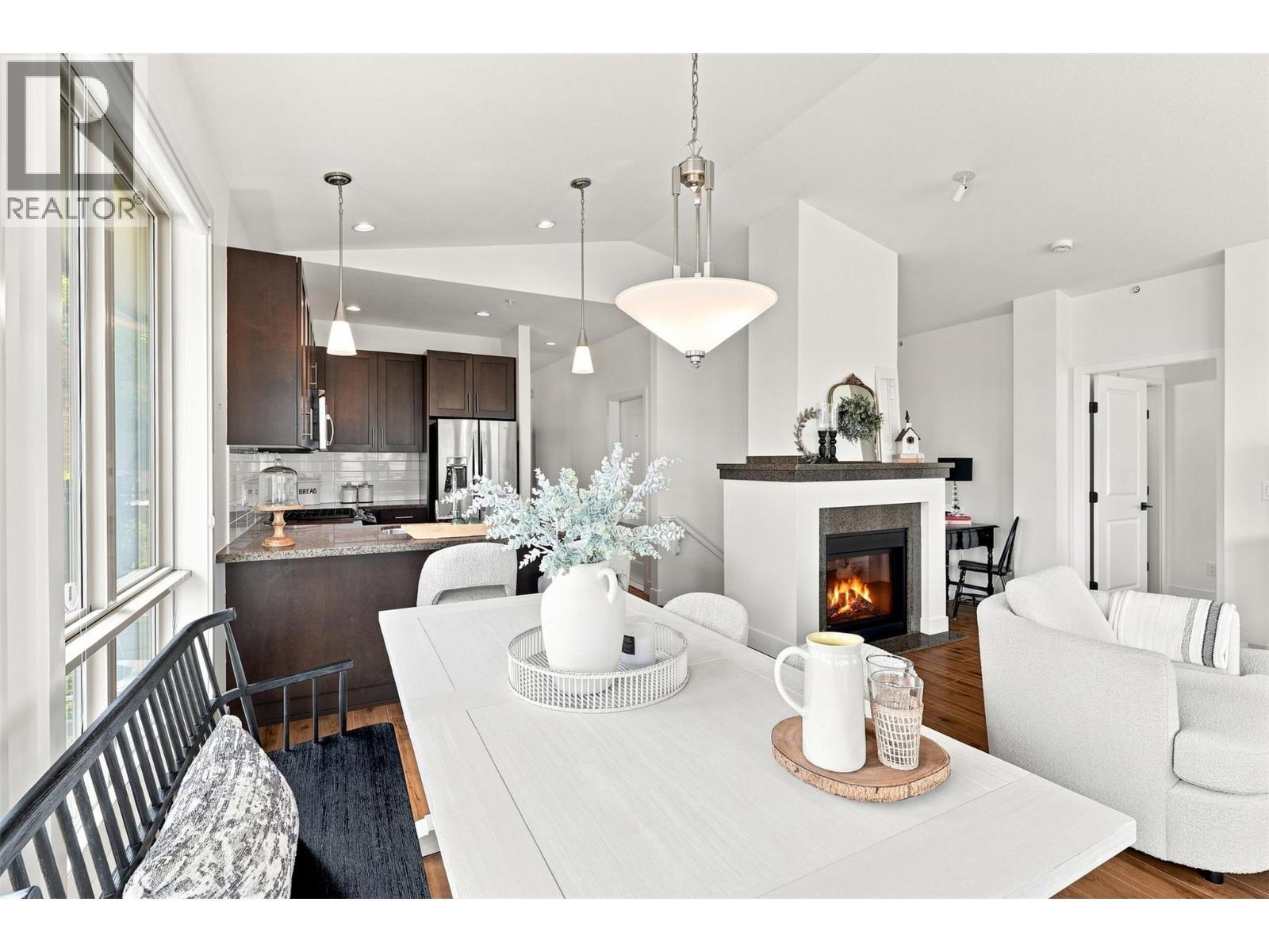 130 Colebrook Road Unit# 88, Kamloops, BC - Indoor With Fireplace
