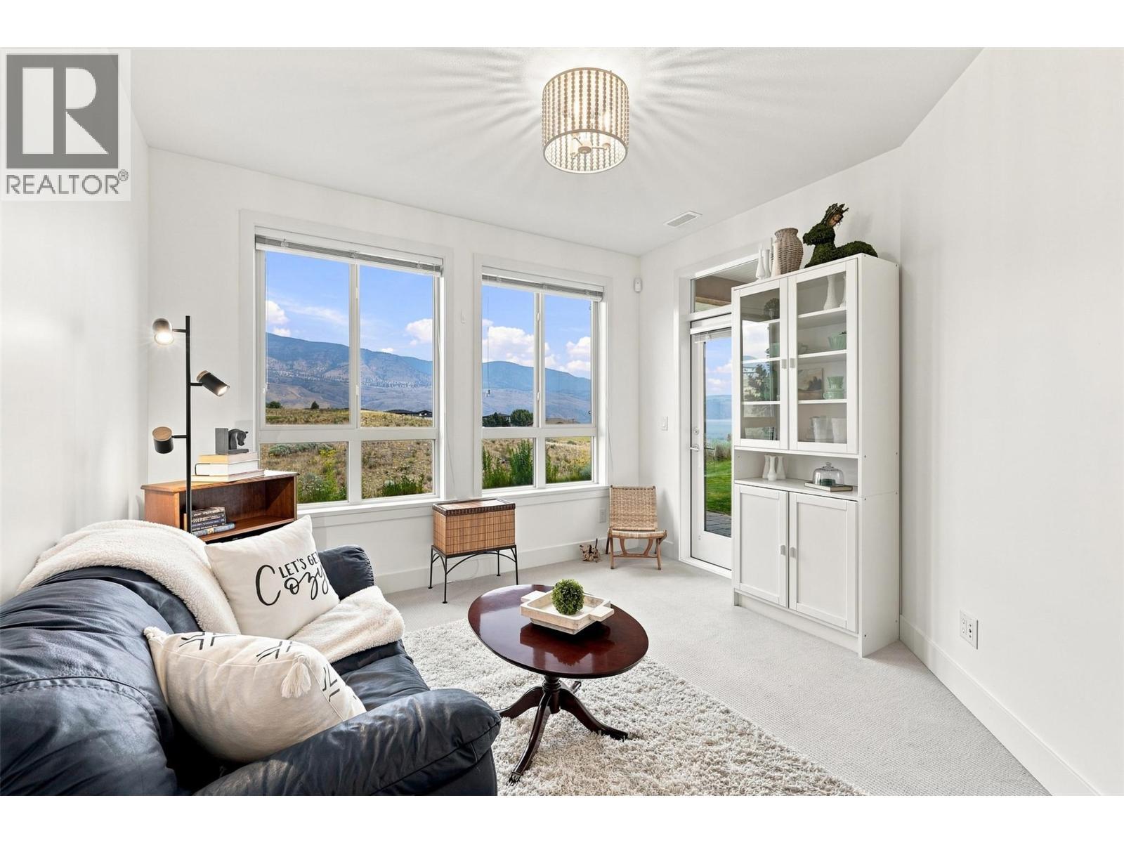 130 Colebrook Road Unit# 88, Kamloops, BC - Indoor Photo Showing Living Room