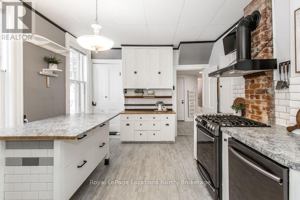 29 Tecumseth Street, Orillia, ON - Indoor Photo Showing Kitchen