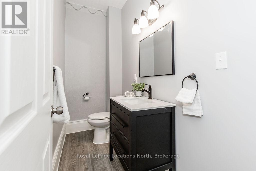 29 Tecumseth Street, Orillia, ON - Indoor Photo Showing Bathroom